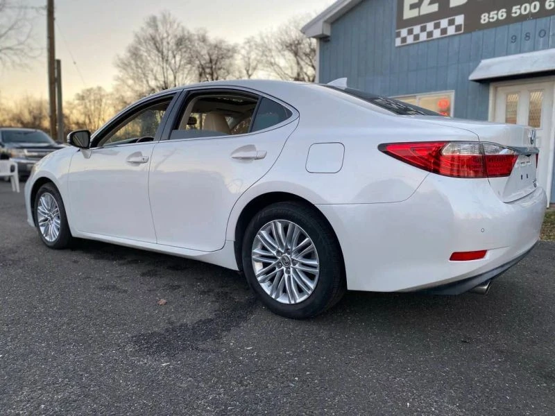2015 Lexus ES 6th Gen - Image 4 of 12
