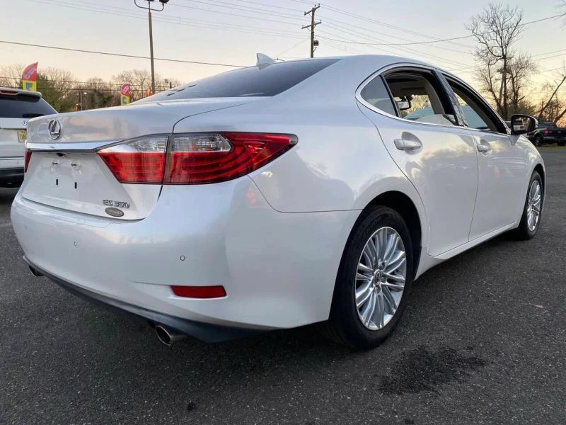 2015 Lexus ES 6th Gen - Image 6 of 12