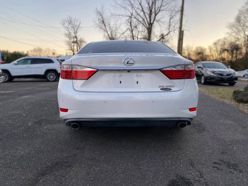 2015 Lexus ES 6th Gen - Image 5 of 12