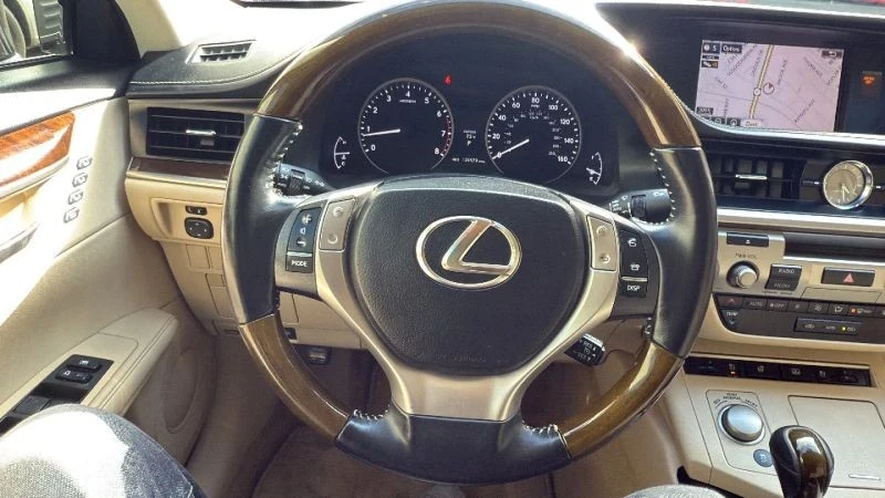 2015 Lexus ES 6th Gen - Image 10 of 12