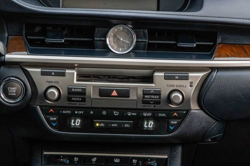 2015 Lexus ES 6th Gen - Image 11 of 12