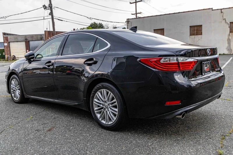 2015 Lexus ES 6th Gen - Image 4 of 12