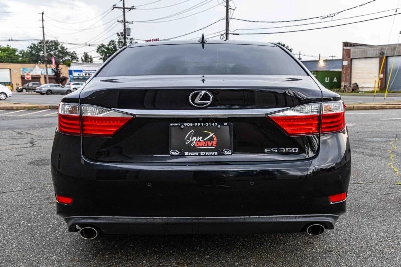 2015 Lexus ES 6th Gen - Image 5 of 12