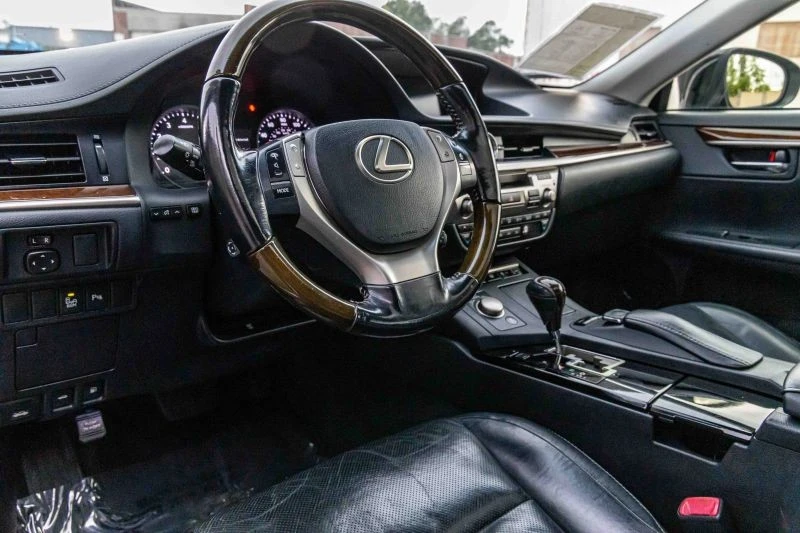 2015 Lexus ES 6th Gen - Image 7 of 12