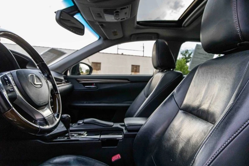 2015 Lexus ES 6th Gen - Image 9 of 12