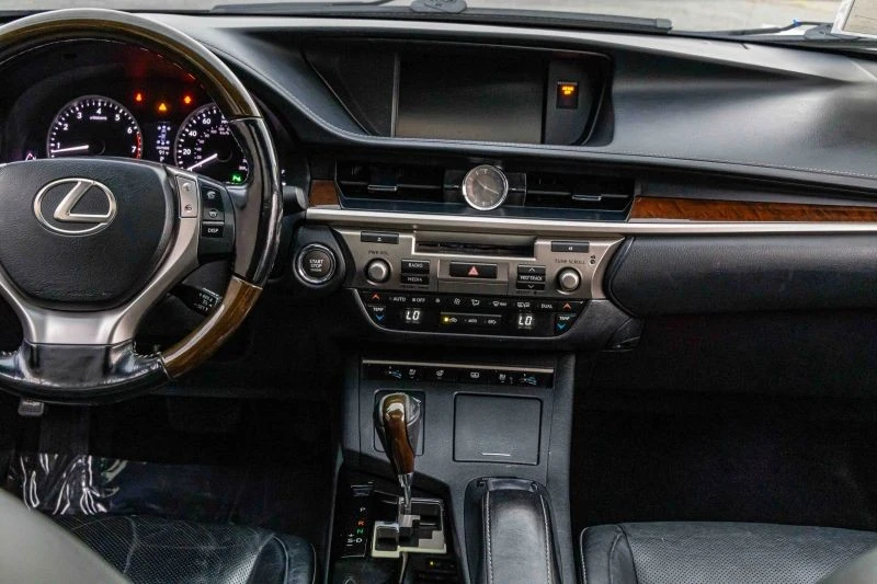 2015 Lexus ES 6th Gen - Image 10 of 12