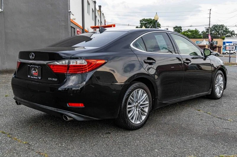 2015 Lexus ES 6th Gen - Image 6 of 12