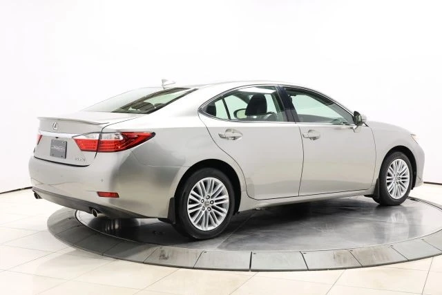 2015 Lexus ES 6th Gen - Image 4 of 31