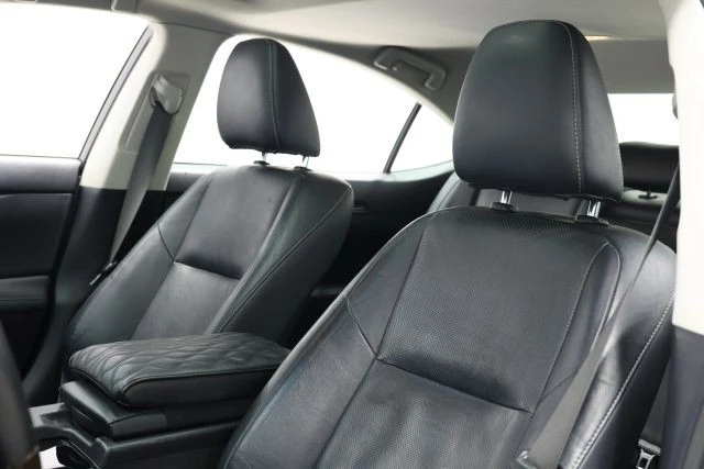2015 Lexus ES 6th Gen - Image 15 of 31