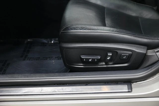 2015 Lexus ES 6th Gen - Image 13 of 31