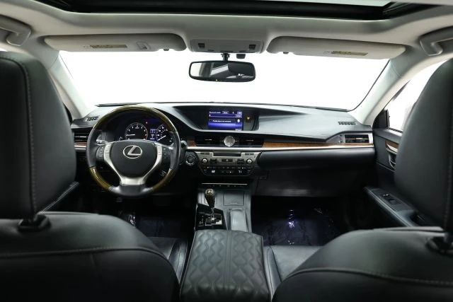 2015 Lexus ES 6th Gen - Image 23 of 31