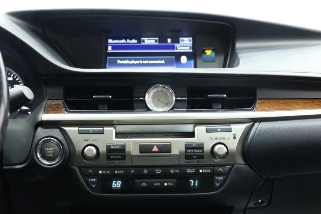 2015 Lexus ES 6th Gen - Image 24 of 31