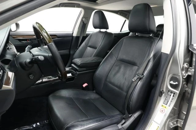2015 Lexus ES 6th Gen - Image 14 of 31