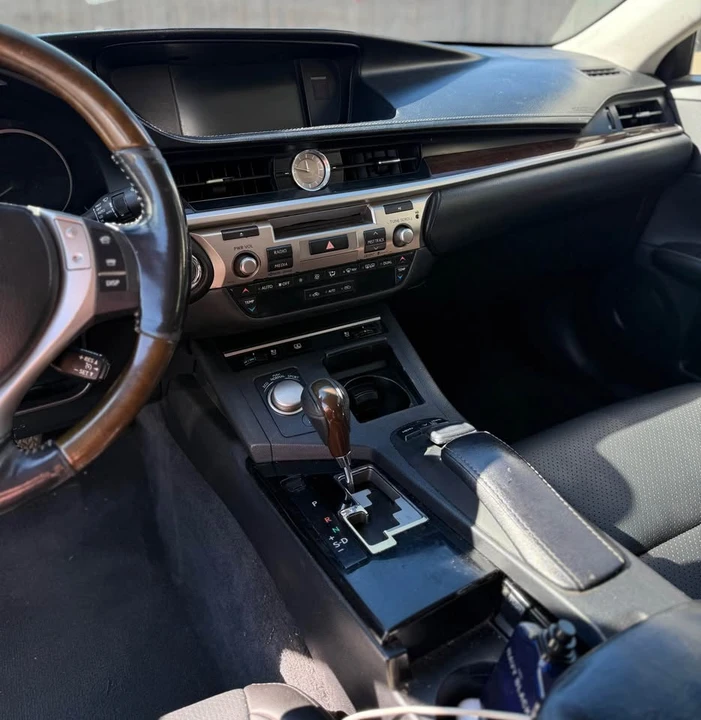 2015 Lexus ES 6th Gen - Image 6 of 9