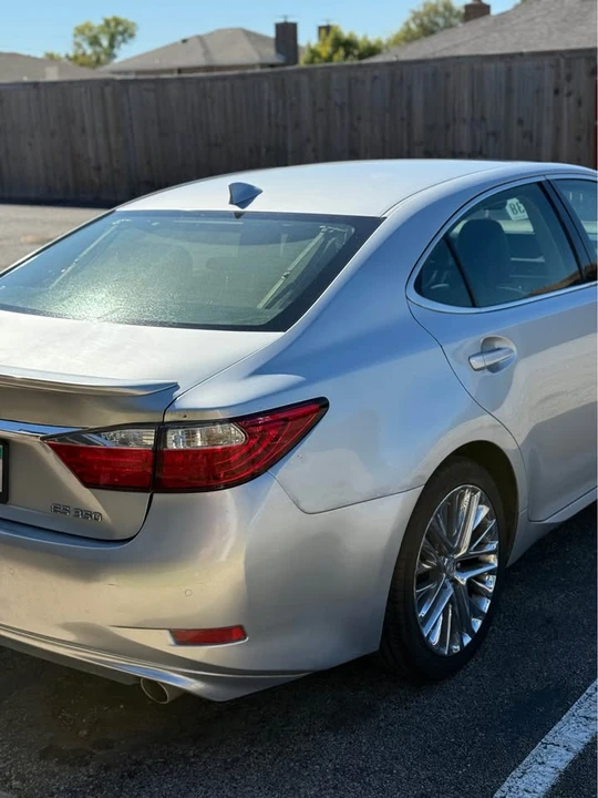 2015 Lexus ES 6th Gen - Image 2 of 9