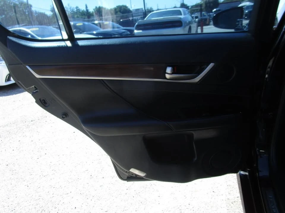 2015 Lexus GS 4th Gen - Image 19 of 20