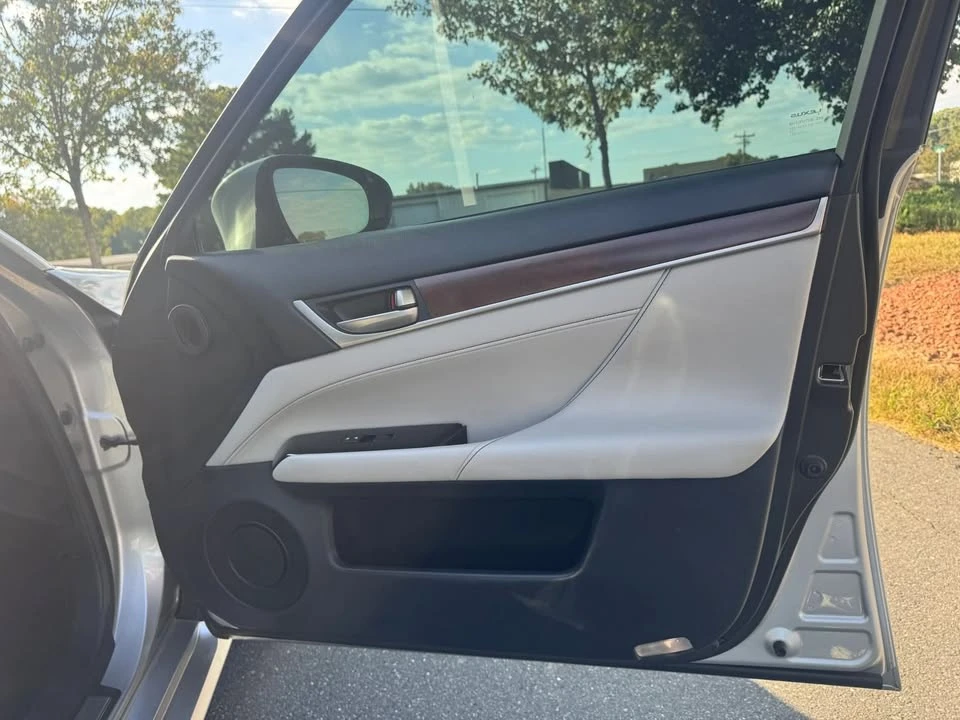 2015 Lexus GS 4th Gen - Image 15 of 20