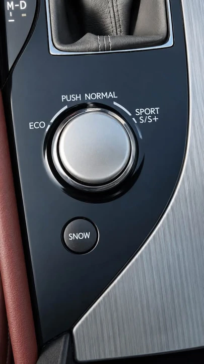 2015 Lexus GS 4th Gen - Image 10 of 12