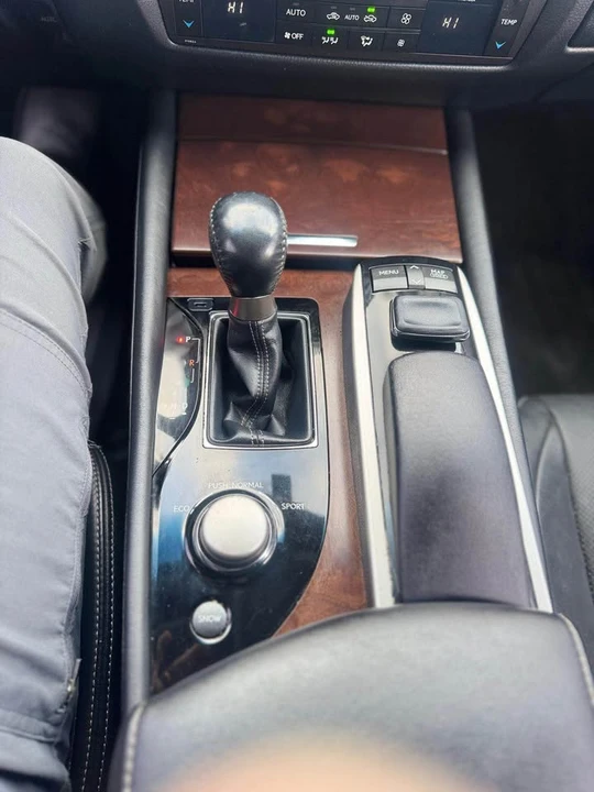 2015 Lexus GS 4th Gen - Image 16 of 18
