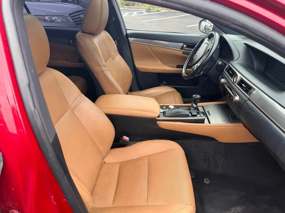 2015 Lexus GS 4th Gen - Image 11 of 17