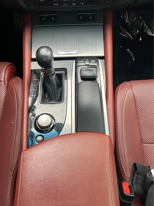 2015 Lexus GS 4th Gen - Image 12 of 17