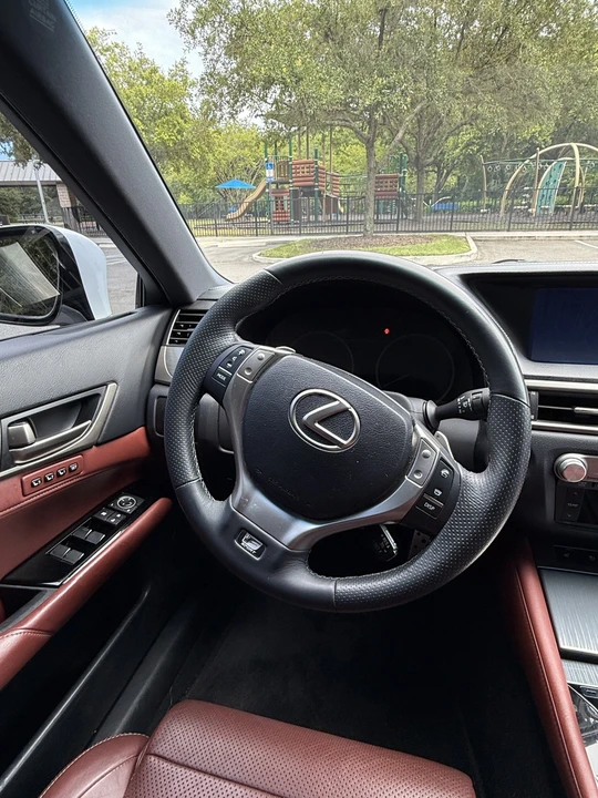 2015 Lexus GS 4th Gen - Image 24 of 31