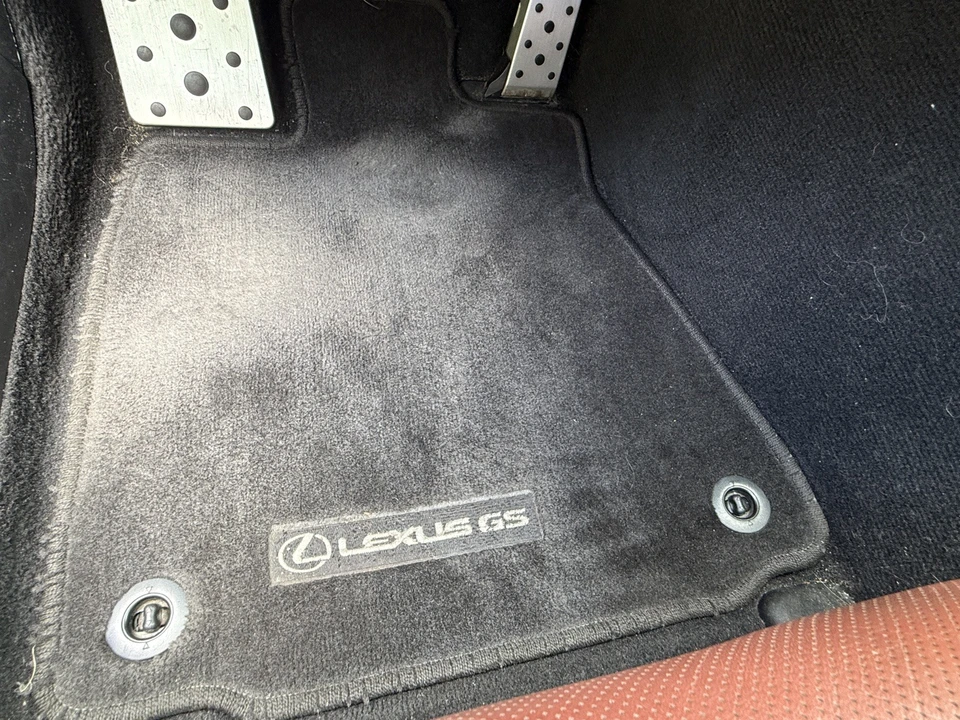 2015 Lexus GS 4th Gen - Image 28 of 31