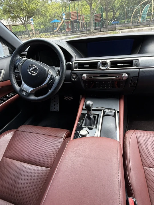 2015 Lexus GS 4th Gen - Image 12 of 31