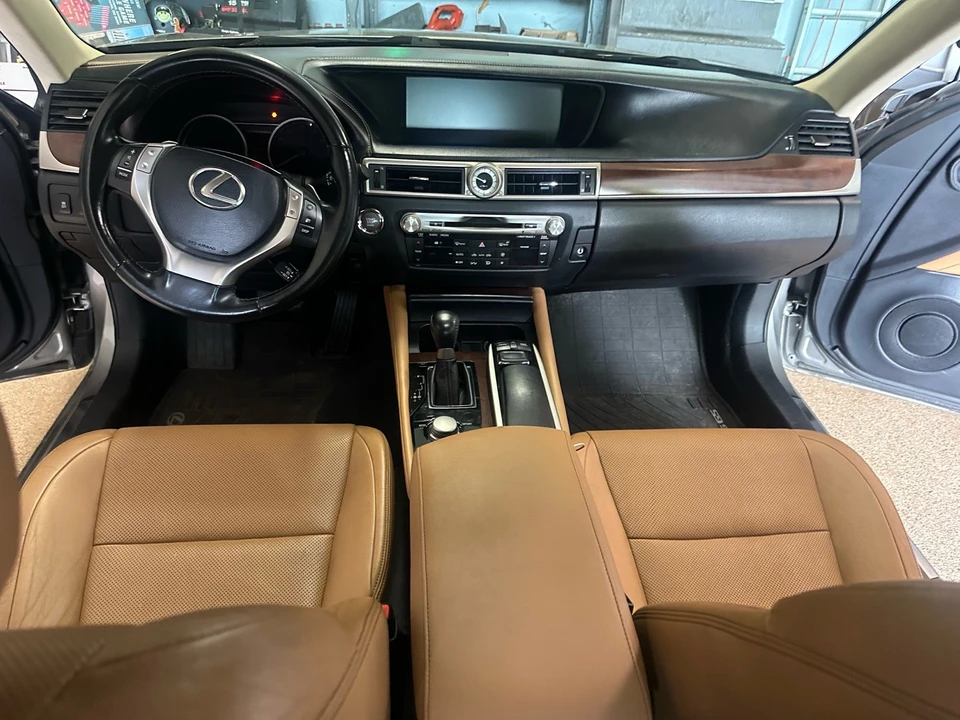 2015 Lexus GS 4th Gen - Image 17 of 31