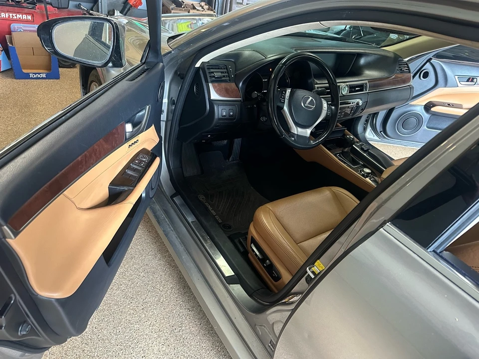 2015 Lexus GS 4th Gen - Image 24 of 31