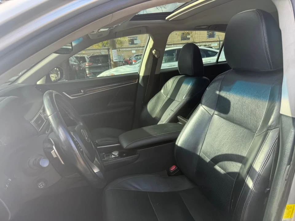 2015 Lexus GS 4th Gen - Image 11 of 19
