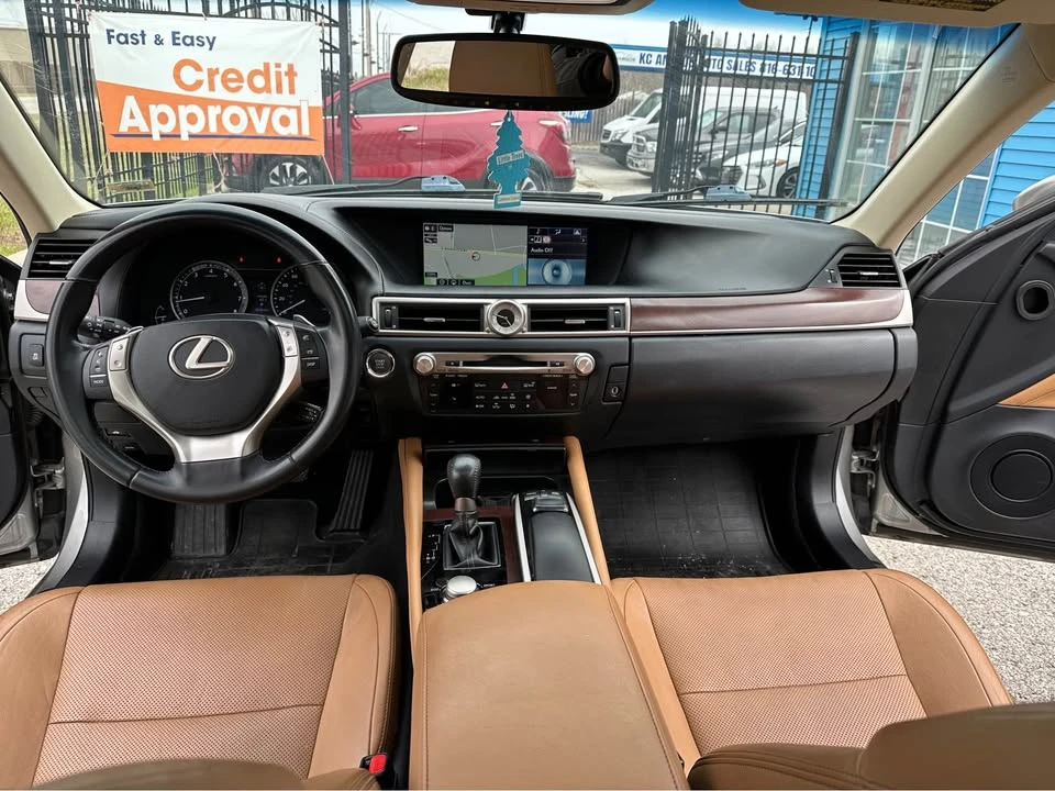 2015 Lexus GS 4th Gen - Image 19 of 20