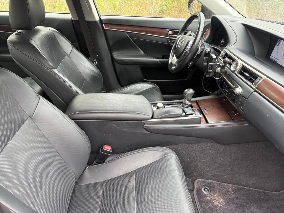 2015 Lexus GS 4th Gen - Image 18 of 19