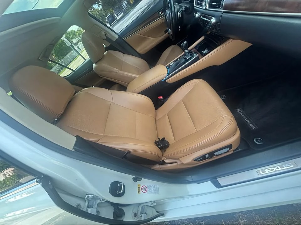 2015 Lexus GS 4th Gen - Image 16 of 19