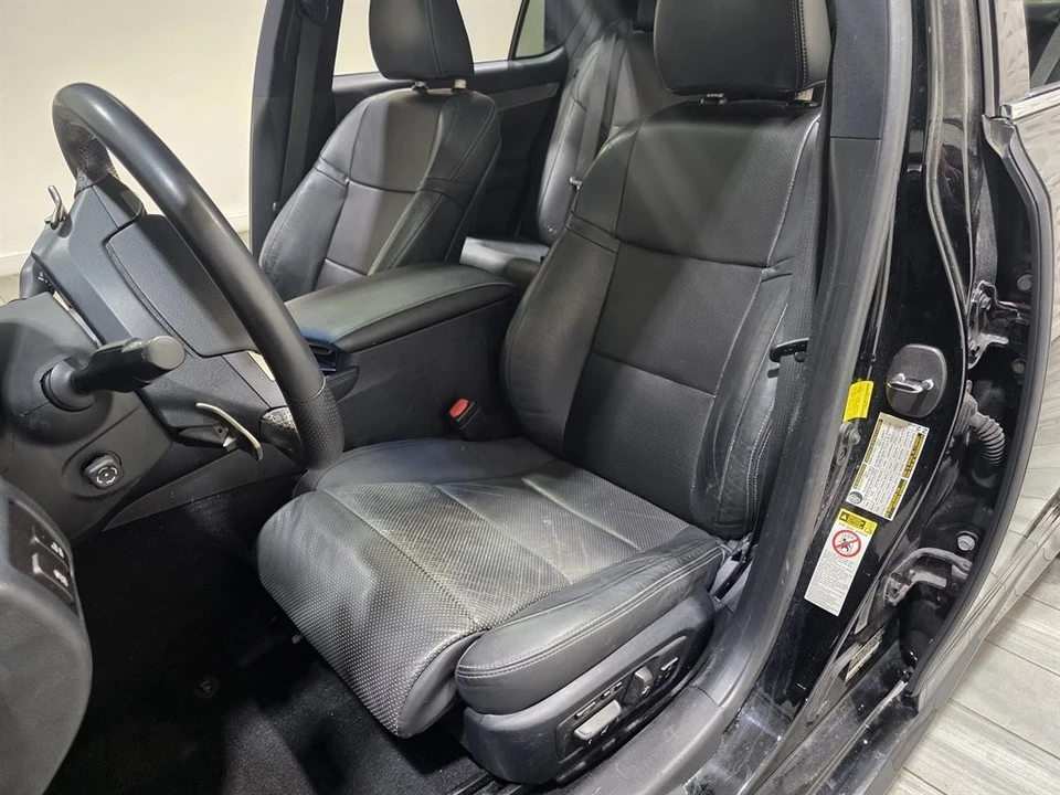 2015 Lexus GS 4th Gen - Image 11 of 19