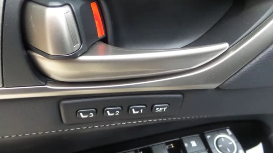 2015 Lexus GS 4th Gen - Image 18 of 31