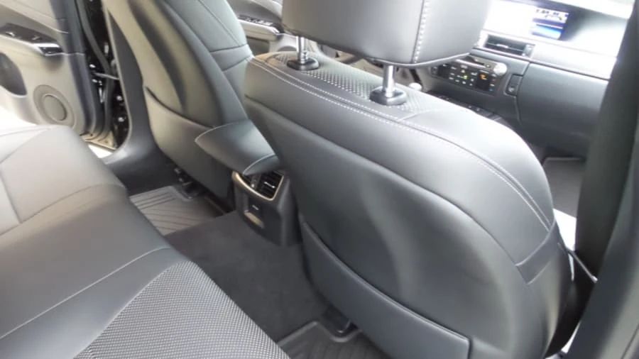 2015 Lexus GS 4th Gen - Image 26 of 31