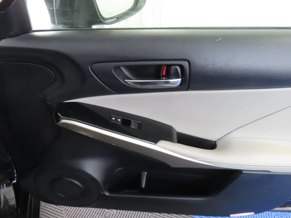 2015 Lexus IS 3rd Gen - Image 19 of 20