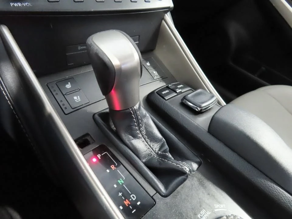 2015 Lexus IS 3rd Gen - Image 16 of 20