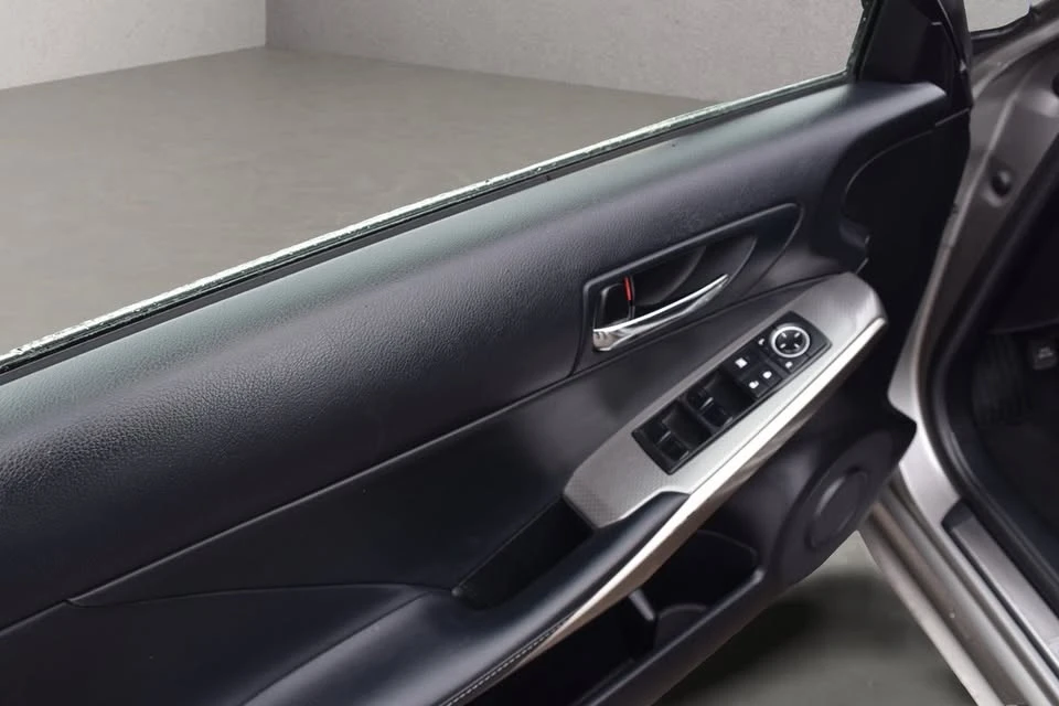 2015 Lexus IS 3rd Gen - Image 17 of 20