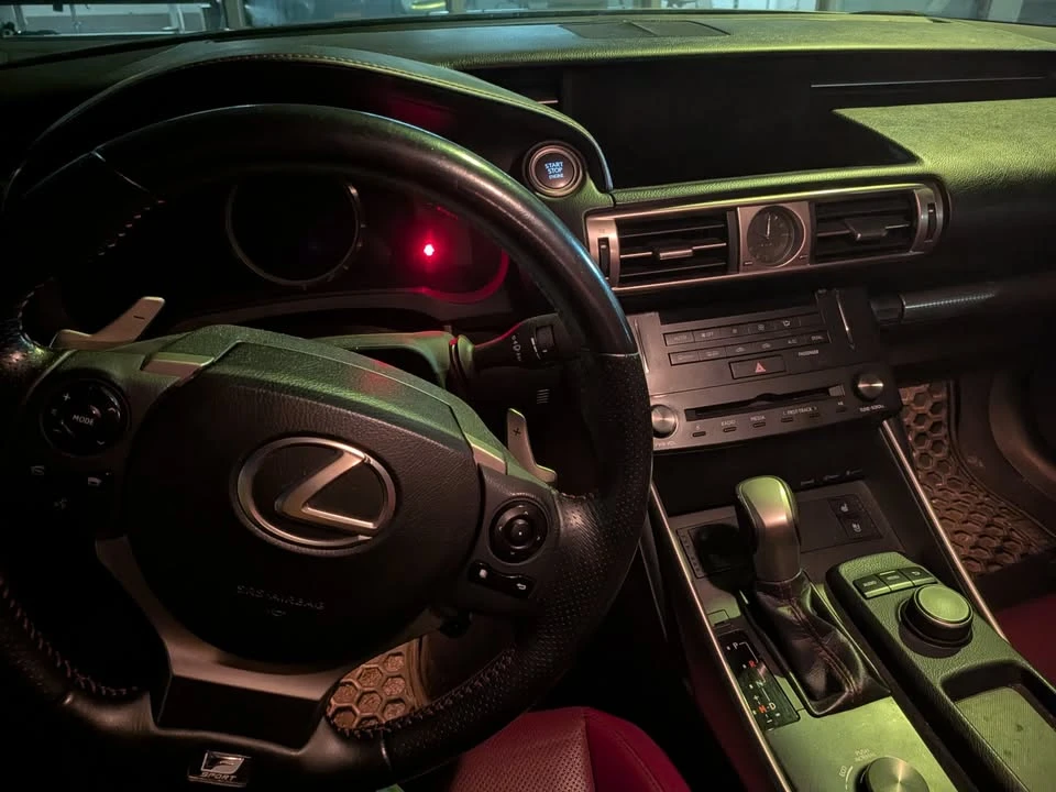 2015 Lexus IS 3rd Gen - Image 8 of 10