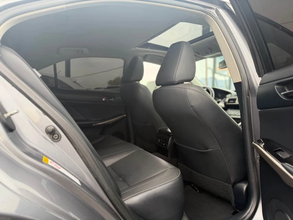 2015 Lexus IS 3rd Gen - Image 17 of 20