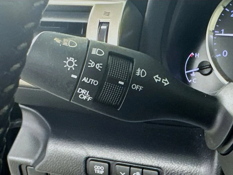 2015 Lexus IS 3rd Gen - Image 14 of 19