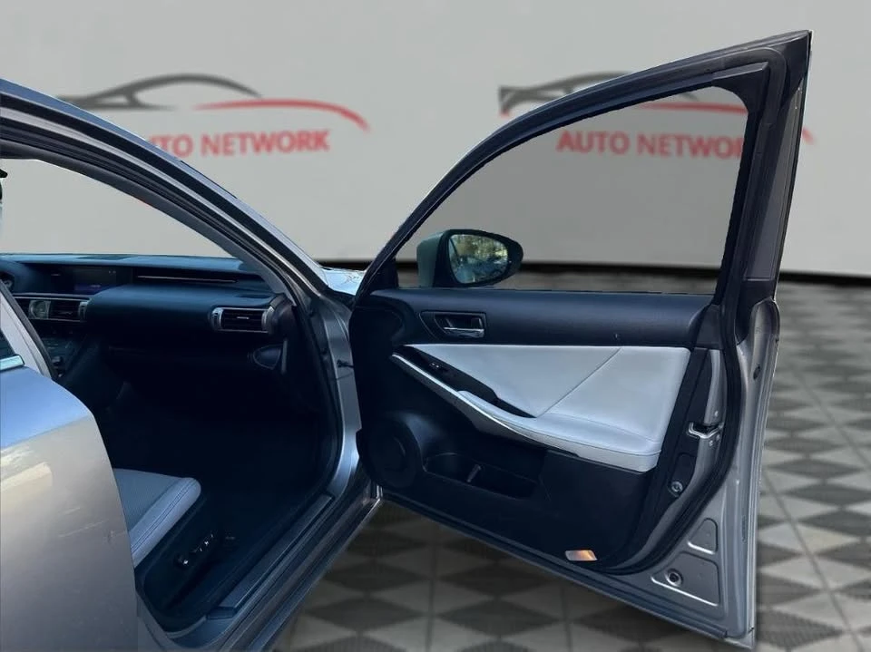 2015 Lexus IS 3rd Gen - Image 17 of 20