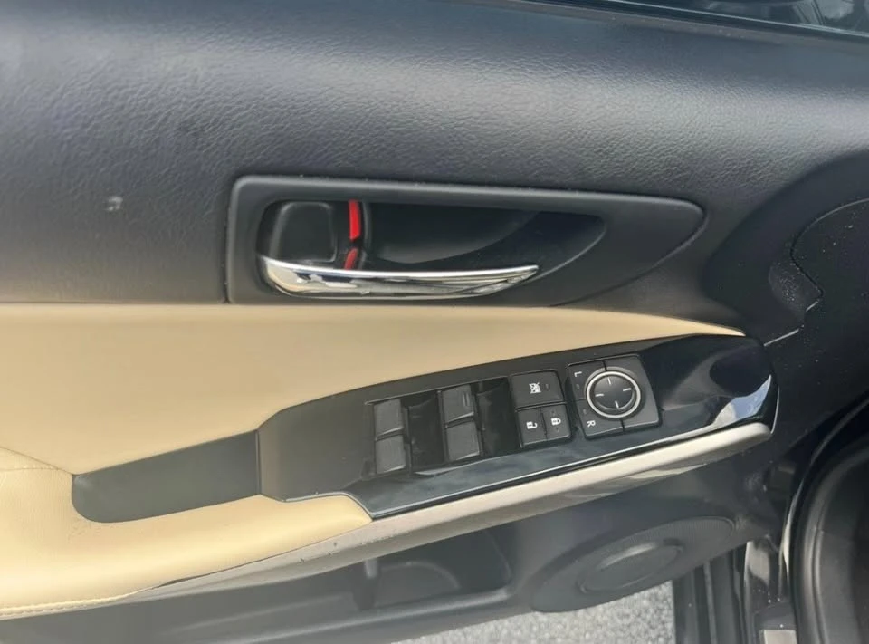 2015 Lexus IS 3rd Gen - Image 12 of 20