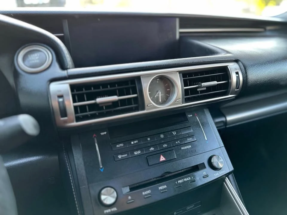 2015 Lexus IS 3rd Gen - Image 18 of 20