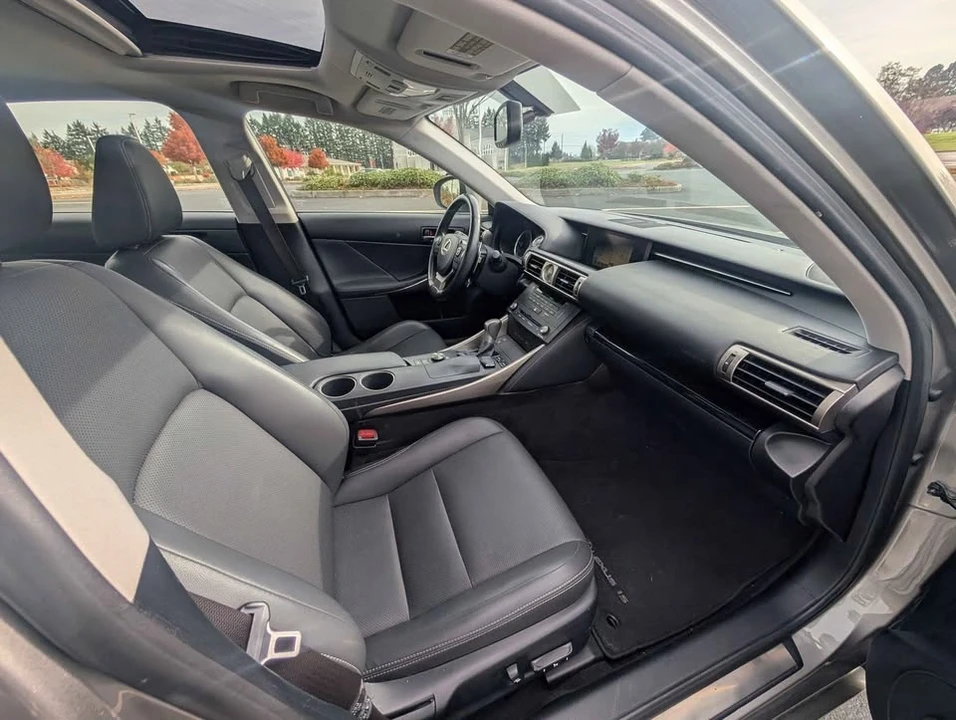 2015 Lexus IS 3rd Gen - Image 8 of 15