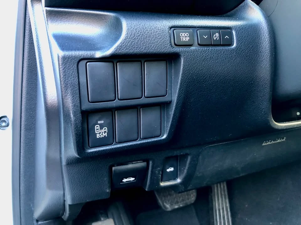 2015 Lexus IS 3rd Gen - Image 18 of 20