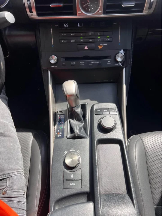 2015 Lexus IS 3rd Gen - Image 9 of 10