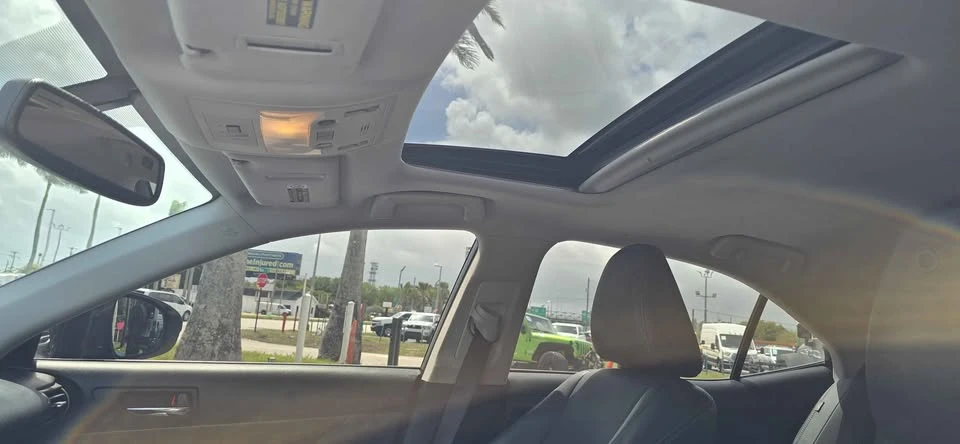 2015 Lexus IS 3rd Gen - Image 8 of 10